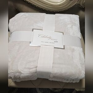 CELEBRITY HOME VELVET Plush Cream IVORY Blanket Throw, Full/Queen 90x90 IN